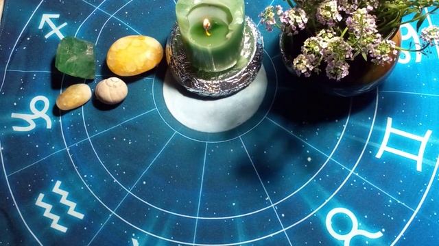 Общий таро-прогноз на неделю с 30 октября по 5 ноября для всех знаков Зодиака.? смотреть онлайн