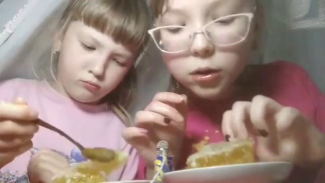 АСМР | ? ИТИНГ СОТЫ ? | МЁД | ASMR | EATING CELLS | HONEY