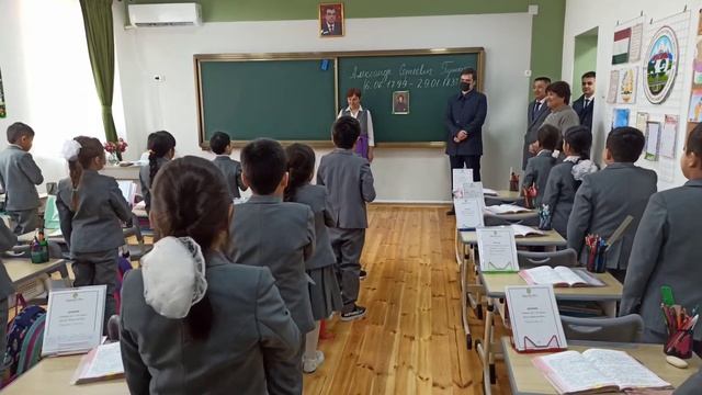 Таджикские школьники читают "У лукоморья дуб зелёный" (поэма «Руслан и Людмила») А.С. Пушкина смотреть онлайн