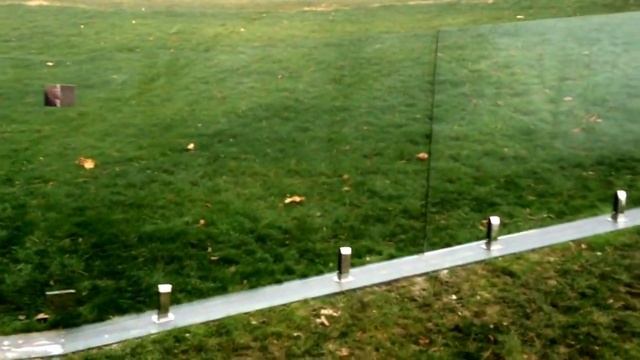 Frameless Glass Pool Fence Mounted on Hill смотреть онлайн