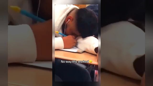 Обманул Своего Учителя Прямо во Время Урока смотреть онлайн