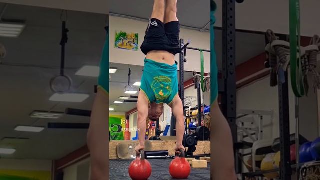 Handstand on kettlebells ?? смотреть онлайн