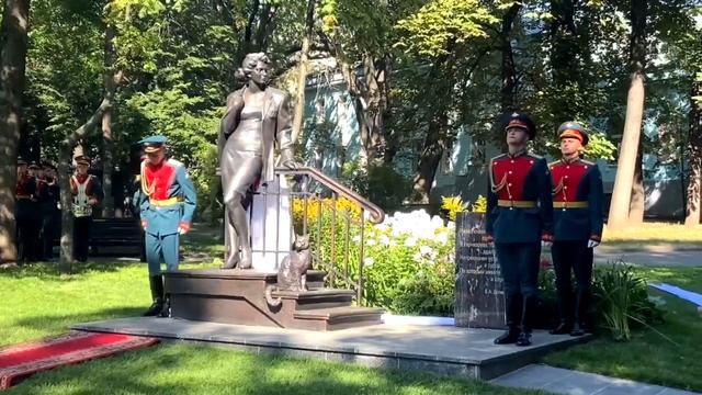 Торжественное открытие памятника «Жена офицера» в Москве в Екатерининском парке. смотреть онлайн