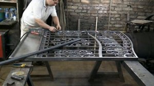 Кованые ворота сборка.Холодная ковка