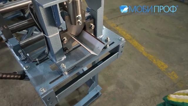 Станок для производства уголка с завальцованными кромками. смотреть онлайн