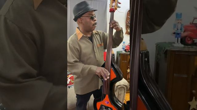 Pregunta por mi rojas / Thomas Perez on my travel bass смотреть онлайн