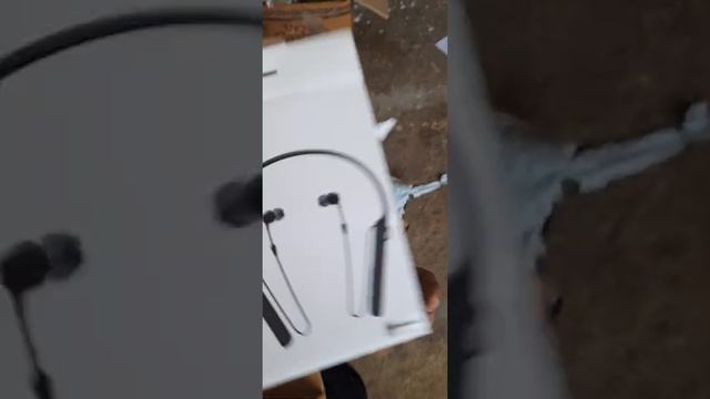 Unboxing Sony WI-C400 wireless stereo headset . смотреть онлайн