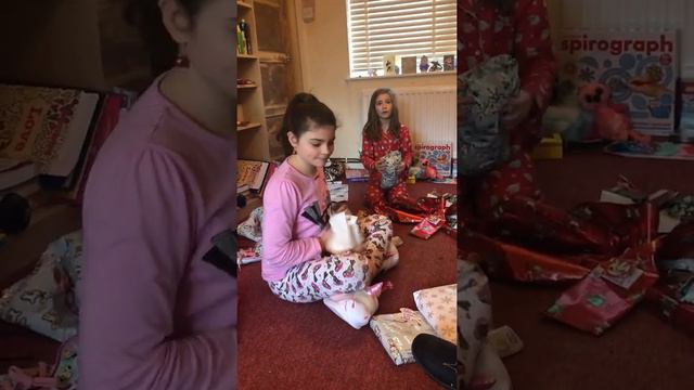 Poppy and Georgina Lawry Christmas 2017 смотреть онлайн