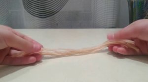 Как сделать шапочку из пряжи и втулки от туалетной бумаги ?