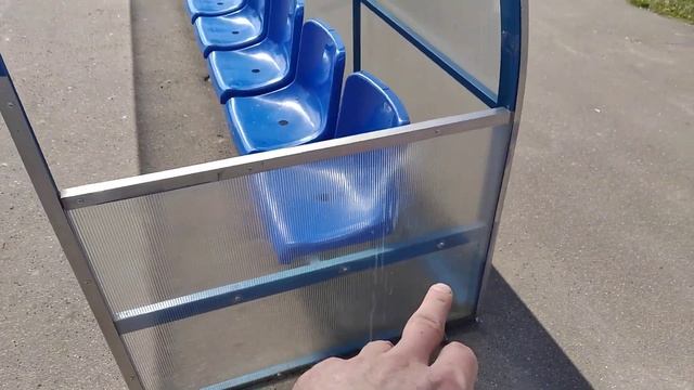 Установить новый поликарбонат на стадионом навесе.