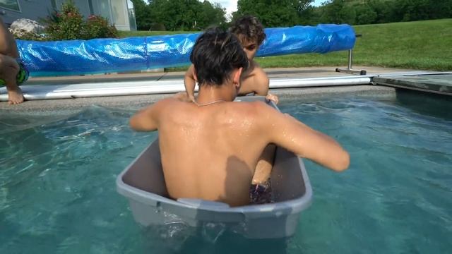 PAPER BOAT RACE FOR $10,000! смотреть онлайн
