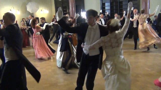 Полонез Мазурка на бале в Музее Моды. балансе.рф смотреть онлайн