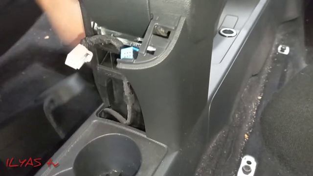 SKODA RAPID,как снять карту двери,центральную консоль, снимаем солнцезащитны козырёк, ручки с потол смотреть онлайн