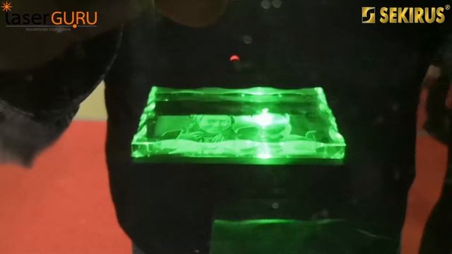 ? Процесс нанесения 3d гравировка лазером внутри кристалла стекла SEKIRUS P0505M-801AB1