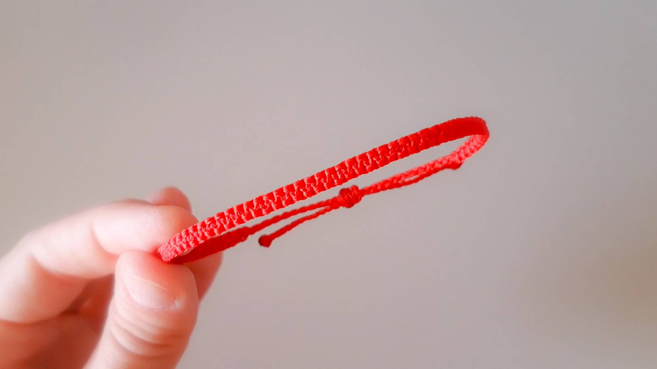 Макраме браслет для начинающих легко и просто / Как начать плести макраме браслет у себя дома смотреть онлайн