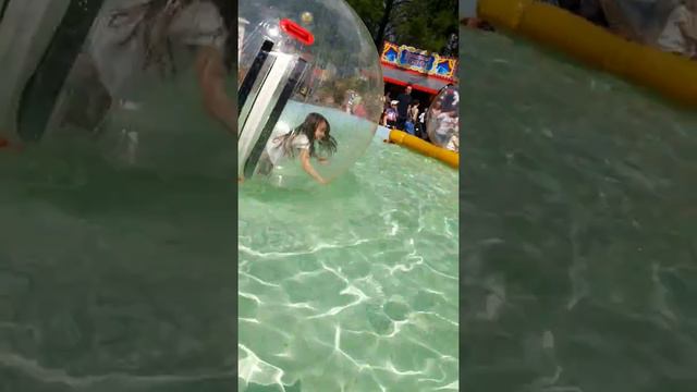 я катаюсь в шаре (в Москве) смотреть онлайн