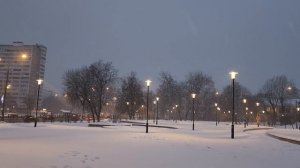 Москва. Сквер на Большой Черкизовской улице. Метро Черкизовская. Март 2023 года.