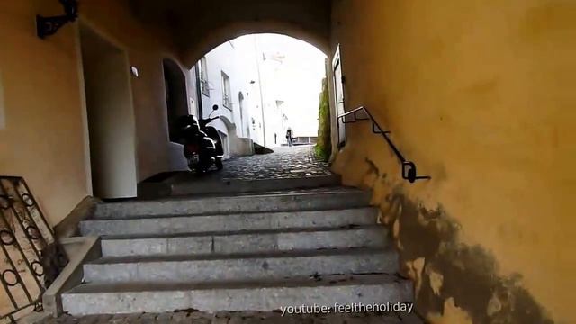 Kufstein am Inn. Aufstieg zur Festung Kufstein von der Altstadt Römerhofgasse aus Austria Österreic смотреть онлайн