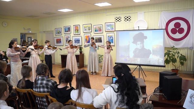 Выступление ансамбля скрипачей 