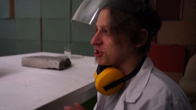 ПЛАВИМ СТЕКЛО В МИКРОВОЛНОВКЕ (Видео не мое) смотреть онлайн