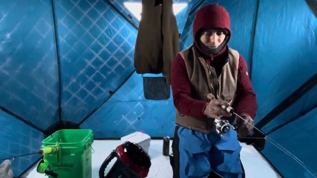 Fishing polar vortex and First time driving on ice Catching jumbo 7 stripe perch on the Mississippi смотреть онлайн