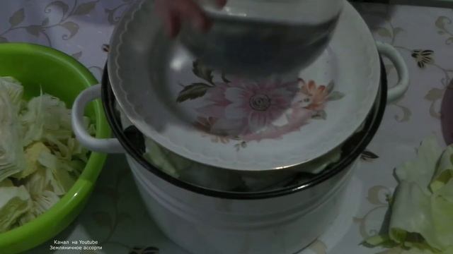 МАРИНОВАННАЯ КАПУСТА КУСОЧКАМИ СО СВЕКЛОЙ И ПЕТРУШКОЙ смотреть онлайн