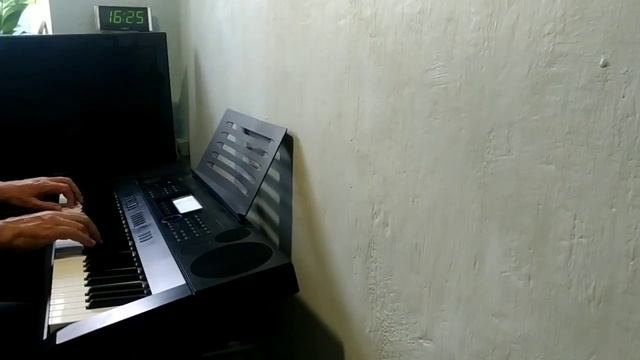Игра на синтезаторе| Композиция "Капли дождя" | Играет талантливый музыкант смотреть онлайн