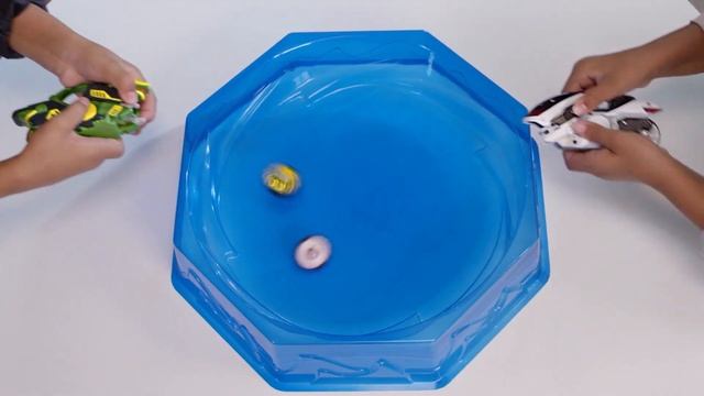 Боевой мотоцикл с волчком МотоФайтеры смотреть онлайн