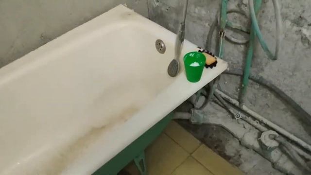 Уже полностью очищены стены и потолок в ванной комнате от шпатлевки и краски смотреть онлайн