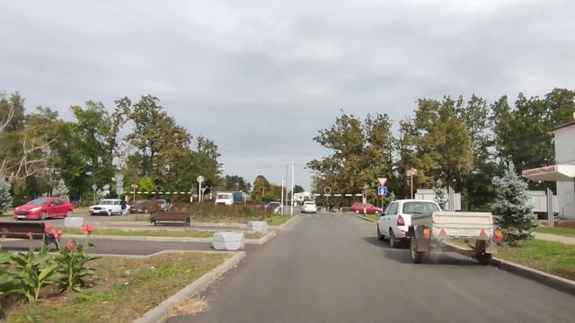 Умели ведь строить для народа? 22.10.2021 Октя́брьский — посёлок в Красноармейском районе Крас го к смотреть онлайн