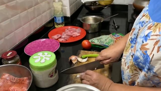 Готовим с мамой. Моя индийская свекровь. Фиш карри рис. Goan Fish curry rice receipt. смотреть онлайн