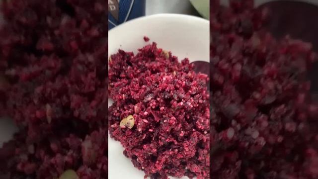 Свекольный салат с тыквенными семечками, Салат с брокколи, овсяная каша смотреть онлайн