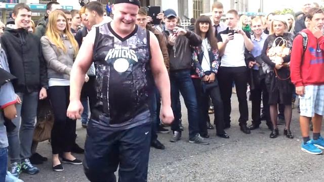 День города Москва, Лужники - Парень круто танцует смотреть онлайн