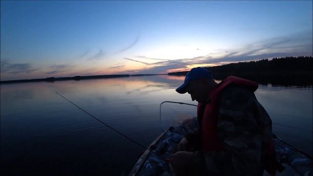 ОТЛИЧНАЯ РЫБАЛКА! Живем 10 дней в лесу! СОМ НА 20КГ! Рыбалка на спиннинг! Отдых с палатками Часть смотреть онлайн