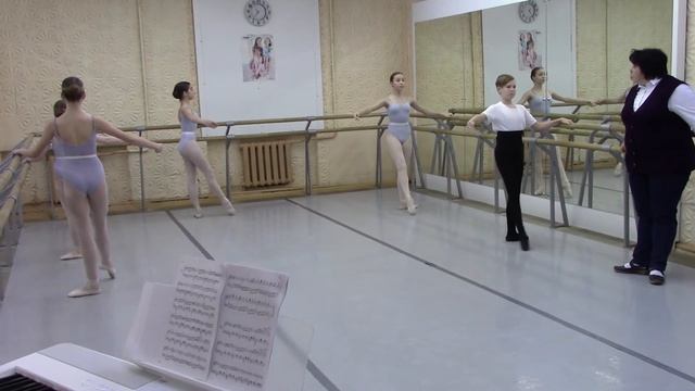 Открытый урок классического танца (фрагмент). Полякова М.А., Сивкова М.И. смотреть онлайн