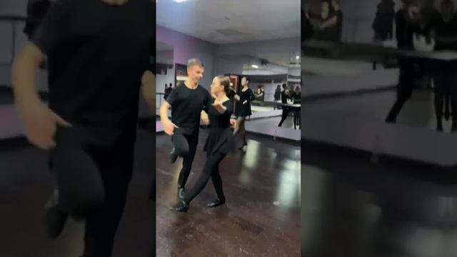 А мы продолжаем репетировать новый танец❤️? как думаете темп нормальный или можно побыстрее ? смотреть онлайн