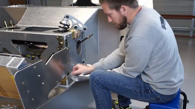 GT40 Kit Car Build - Ep 14 – Front Suspension Install смотреть онлайн