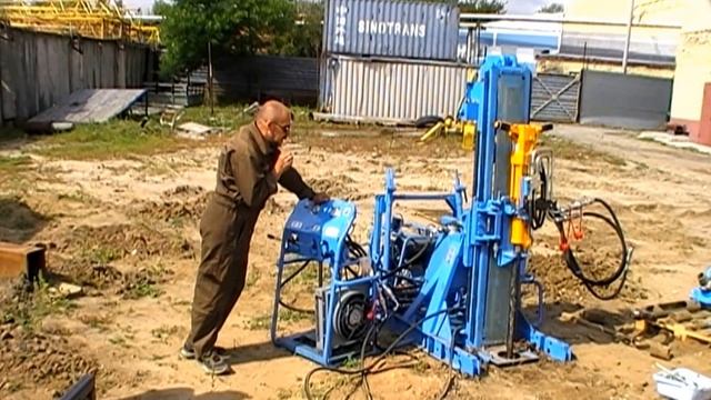 Буровая установка ББУ-000-20, оснащенная гидромолотом смотреть онлайн