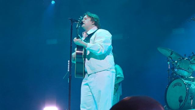 Fade - Lewis Capaldi (Live @ Mercedes-Benz Arena, Berlin - 16/02/23) смотреть онлайн