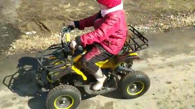 Детский квадроцикл. смотреть онлайн