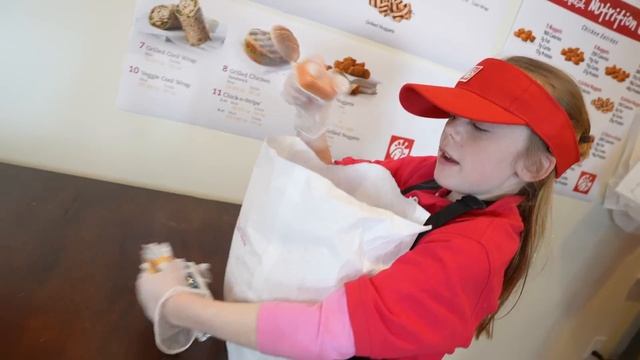 We Opened A Real Chick-fil-A and Pizza Hut In Our House! (Pt. 1) смотреть онлайн