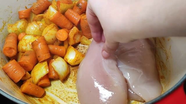 Soupe Réconfortante aux Légumes d'Automne, Poulet et Vermicelles смотреть онлайн