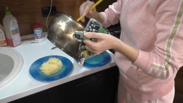 Влог: Пробуем картофель для посадки\ Собираемся на рынок\ Что будем подготавливать для родственнико смотреть онлайн