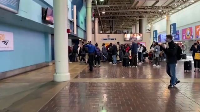 Passengers React On Extended Mask Mandate On Transit Systems смотреть онлайн
