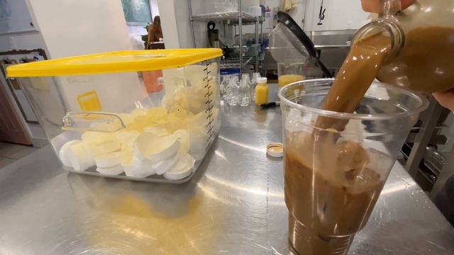 A DAY IN THE LIFE OF A COLD PRESS JUICE SHOP смотреть онлайн