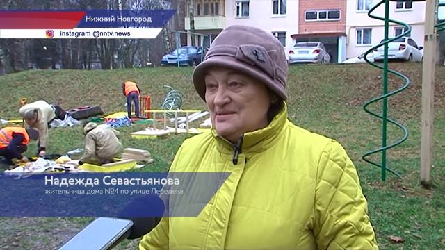 Устанавливают детские площадки в Нижнем Новгороде по муниципальной программе «100 детских площадок» смотреть онлайн