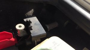 Как подключить компрессор (насос) и подкачать шины. Volgswagen Touareg 2005 3.2L V6