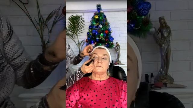 Новогодний макияж от визажиста Надежды Чуйковой! смотреть онлайн