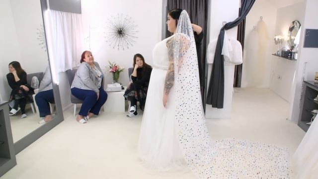 Jo & Al Hate This Bride's Unusual Polka Dot Veil | Curvy Brides Boutique