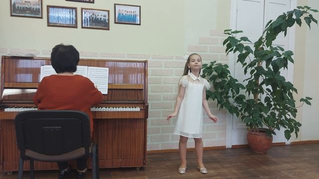 Гжесяк Ксения,8 лет."Я рисую","Музыкант" смотреть онлайн